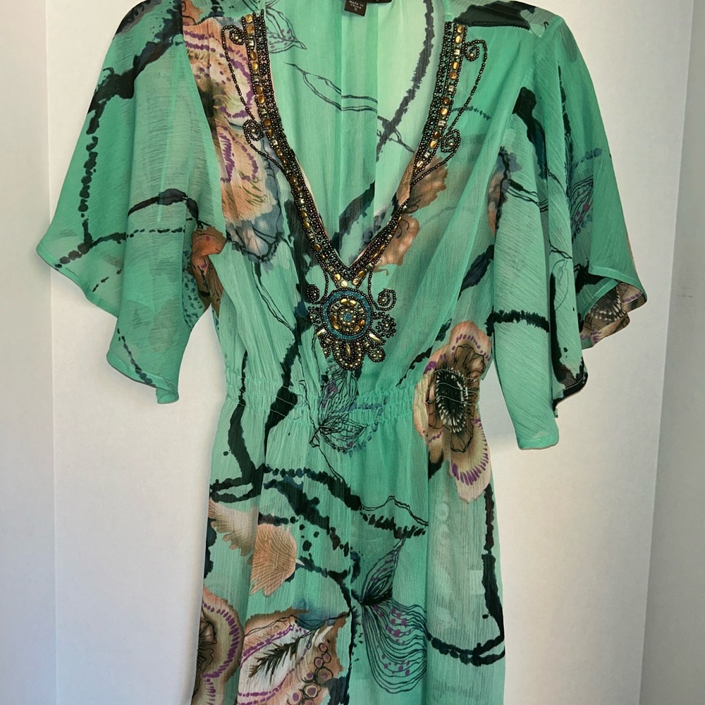 Chic Floral Embellished Blouse in Green